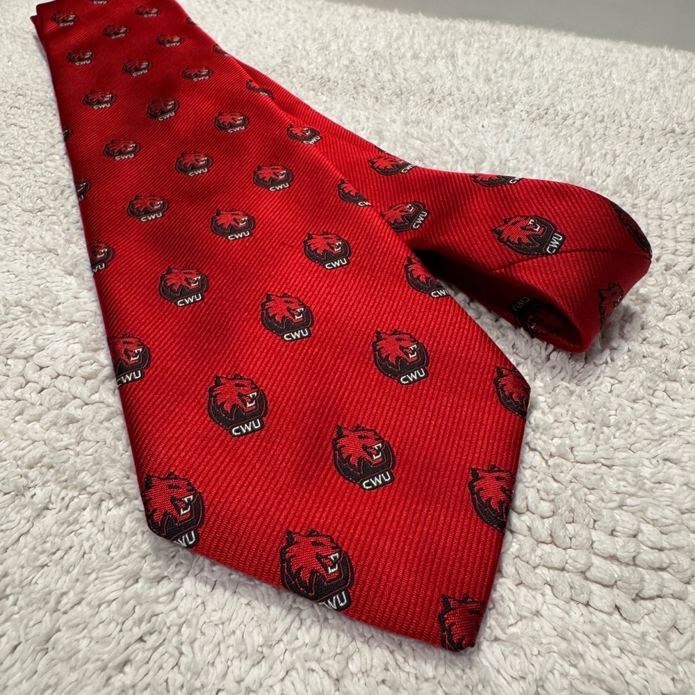 Central Washington University Tie Red Wildcat Logo AOP Red Repp Foulard USA Silk